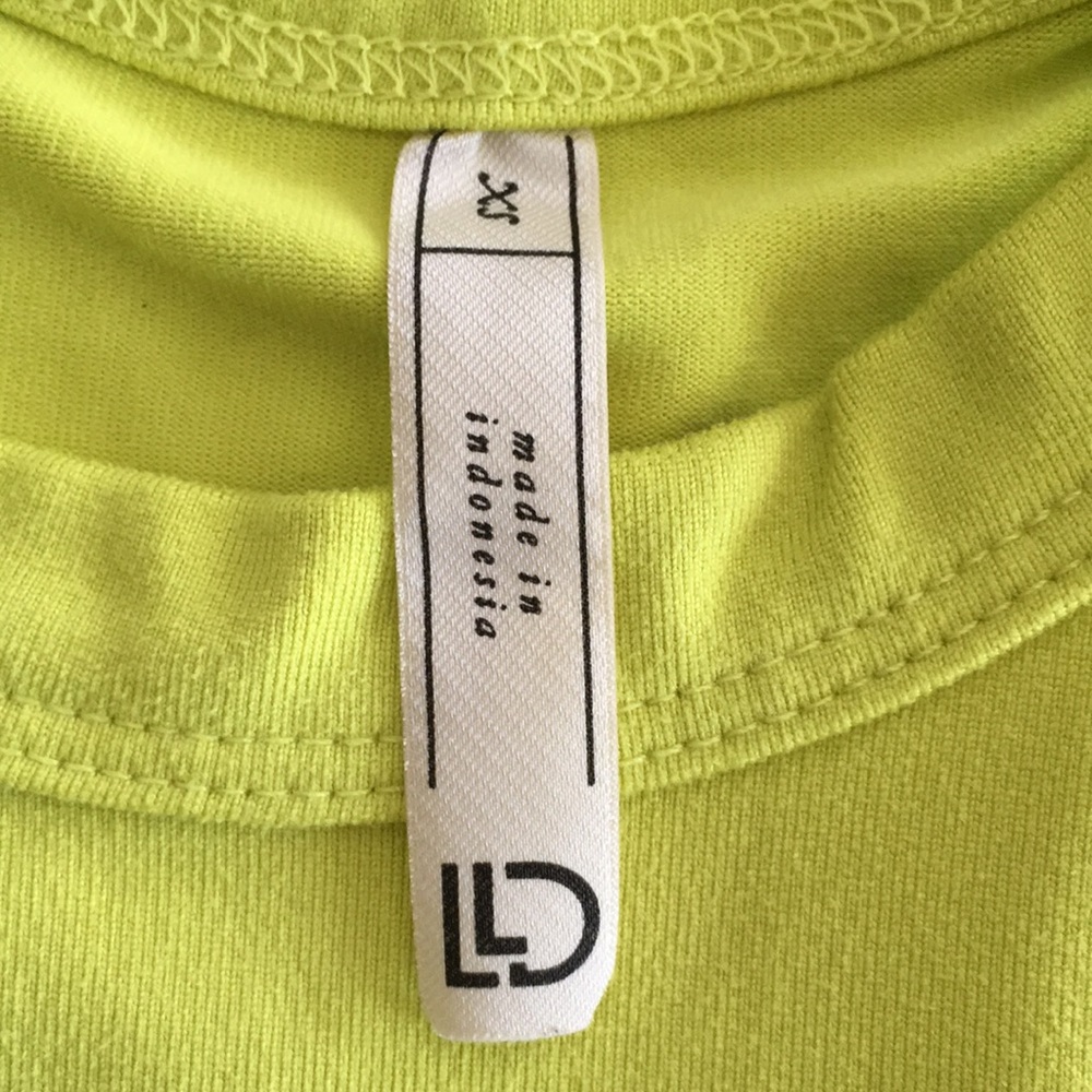 Racerback Style Crop Top Size Extra Small - Picture 3 of 4